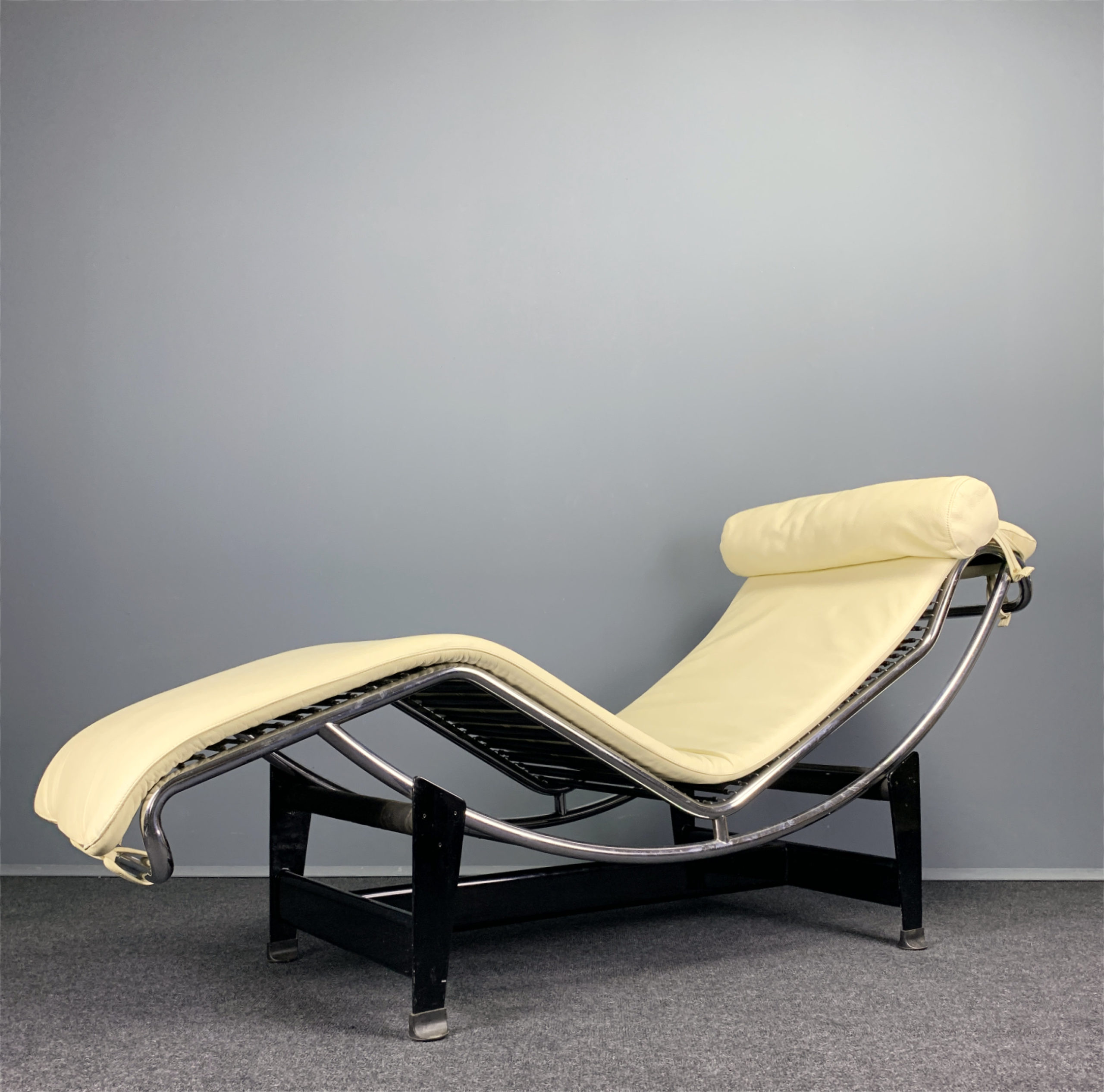 LC4 Le Corbusier Liege Cassina