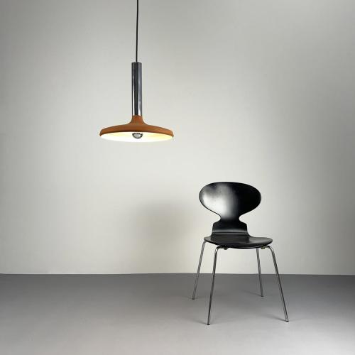 24-03-06 rostfarbene staff lampe