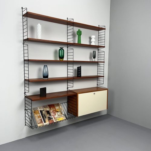 2_reihiges_nisse_string_regal_weißer_kasten_teak_1