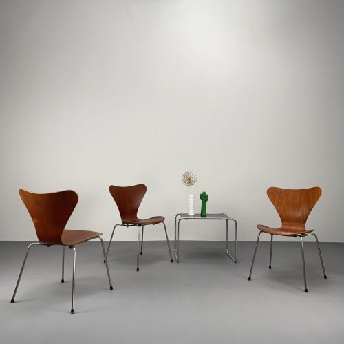 3_3107_teak_stühle_arne_jacobsen_fritz_hansen_1