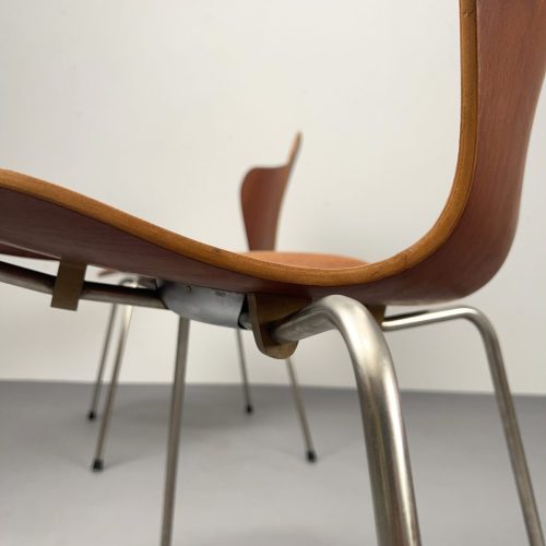 3_3107_teak_stühle_arne_jacobsen_fritz_hansen_12