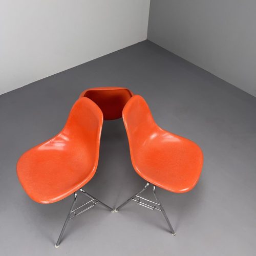 3_orange_charles_eames_fiberglas_side_chairs_stacking_base_2