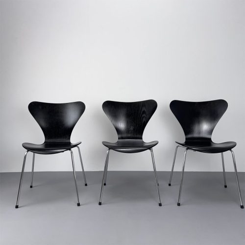 3_schwarze_3107_7er_arne_jacobsen_fritz_hansen_stühle_s_1