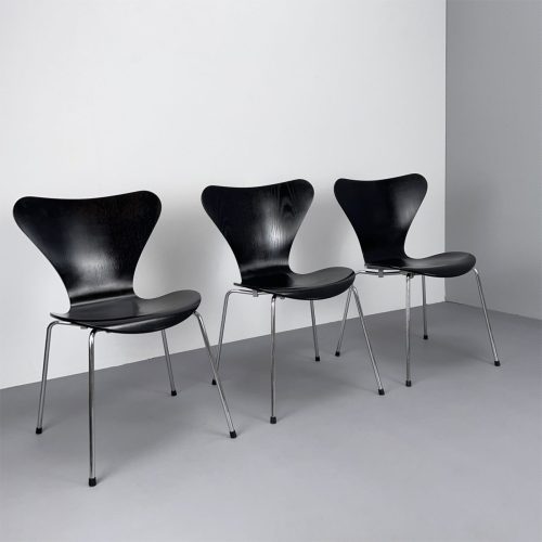 3_schwarze_3107_7er_arne_jacobsen_fritz_hansen_stühle_s_2
