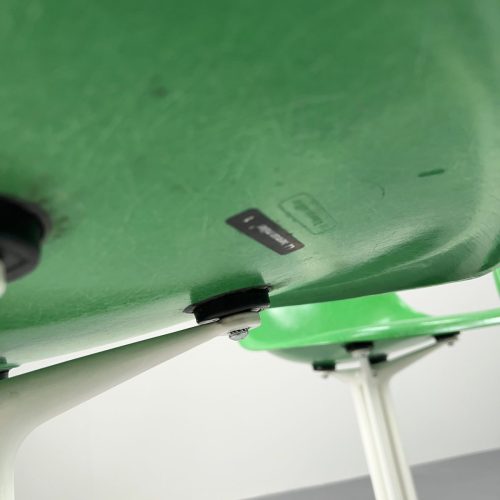 4er_set_eames_sidechairs_fiberglas_kelly_cadmium_green_la_fonda_9