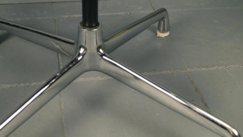 Eames EA205