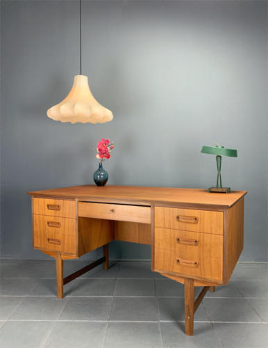 Teak-Schreibtisch