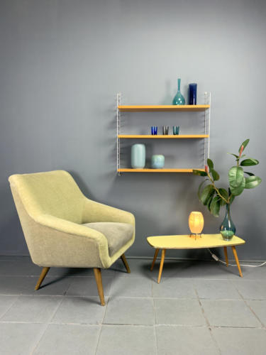 String-Regal grau