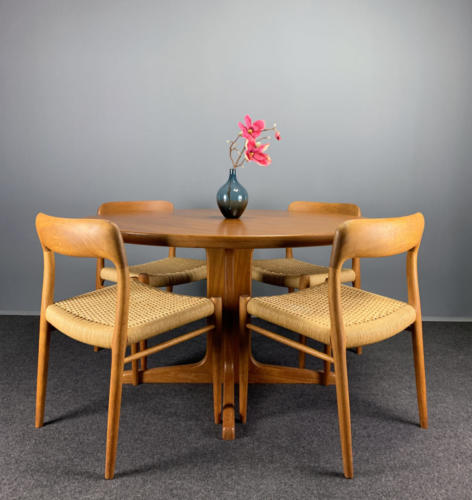 Runder Teak-Esstisch