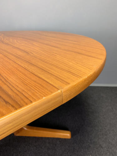 Runder Teak-Esstisch