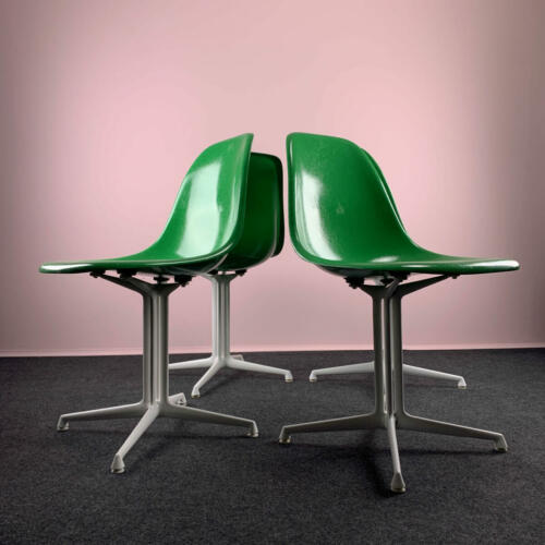 Grüne Eames Sidechairs