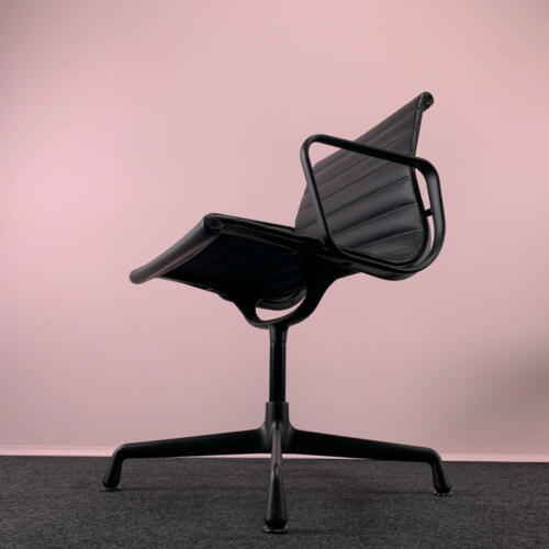 Eames EA 104