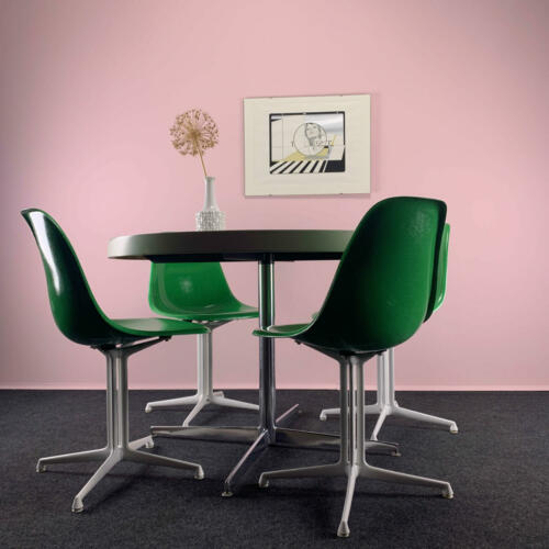 Grüne Eames Sidechairs