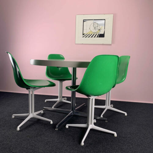 Grüne Eames Sidechairs