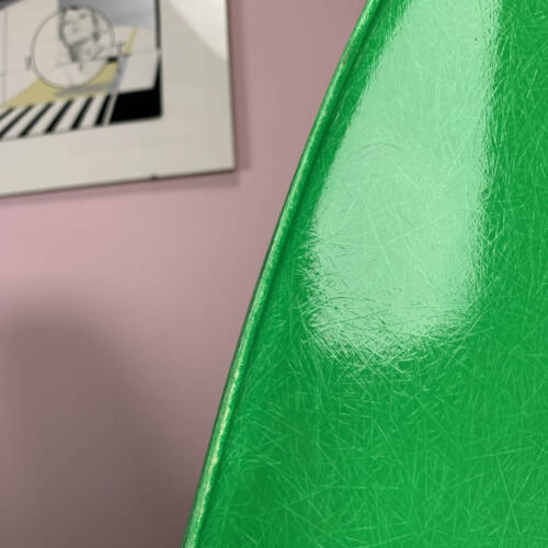 Grüne Eames Sidechairs