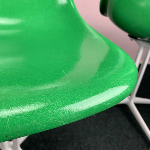 Grüne Eames Sidechairs