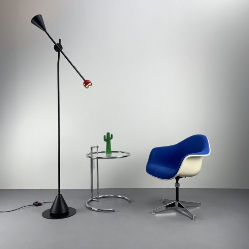 blauer_eames_armchair_pac_contract_base_fiberglas_1