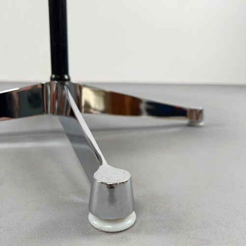 blauer_eames_armchair_pac_contract_base_fiberglas_4