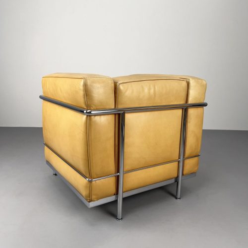 casina_lc2_sessel_le_corbusier_cognacfarben_2