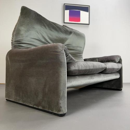 cassina_maralunga_grau_2sitzer_6