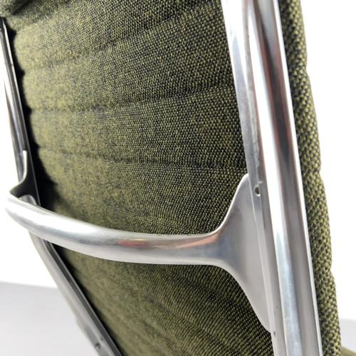 eames_alu_lounge_chair_ea124_grün_frühe_version_hocker_10