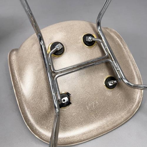 eames_vitra_sidechair_fiberglas_greige_hbase_3