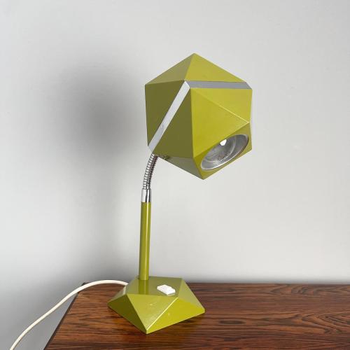 grüne_geometrische_diamant_tischleuchte_4