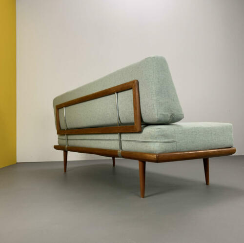 hvidt_daybed_lindgrün_1