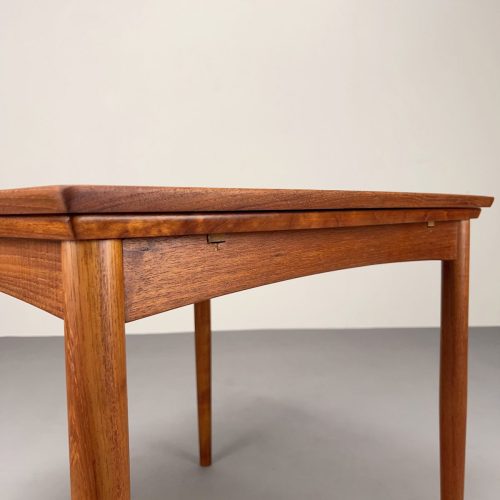 kleiner_60s_teak_esstisch_quadratisch_ausziehbar_3
