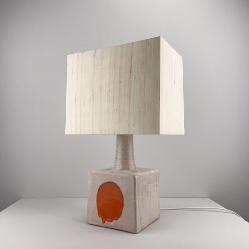 mid_century_keramik_tischleuchte_oranger_punkt_wildseide_1