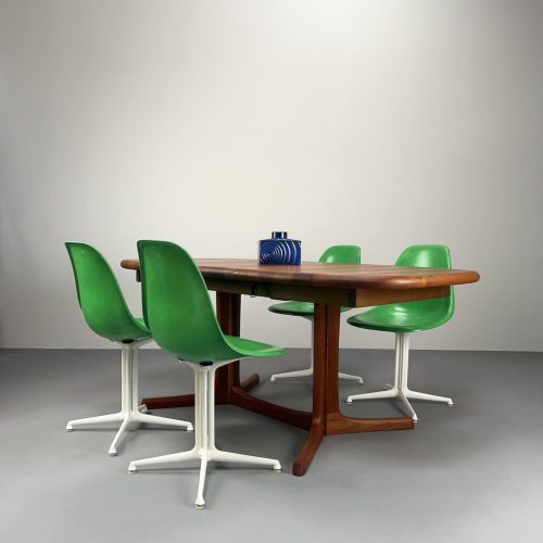 ovaler_70s_esstisch_dyrlund_teak_10