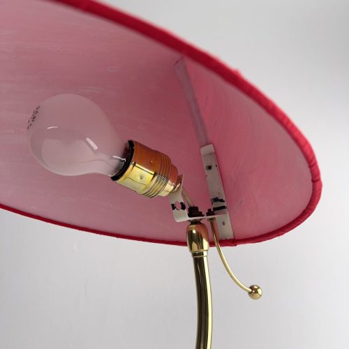 rote_tischleuchte_kalmar_messing_krähenfuß_11