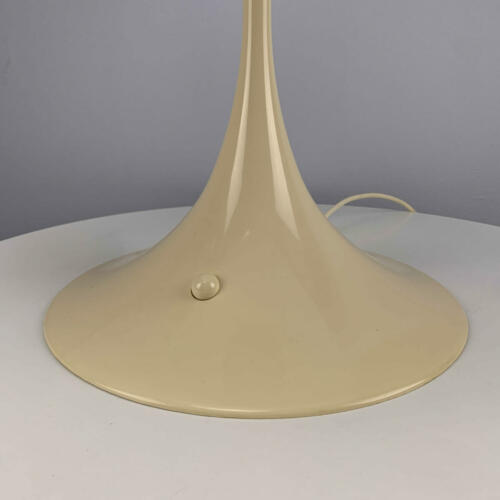 verner_panton_panthella_tischleuchte_6